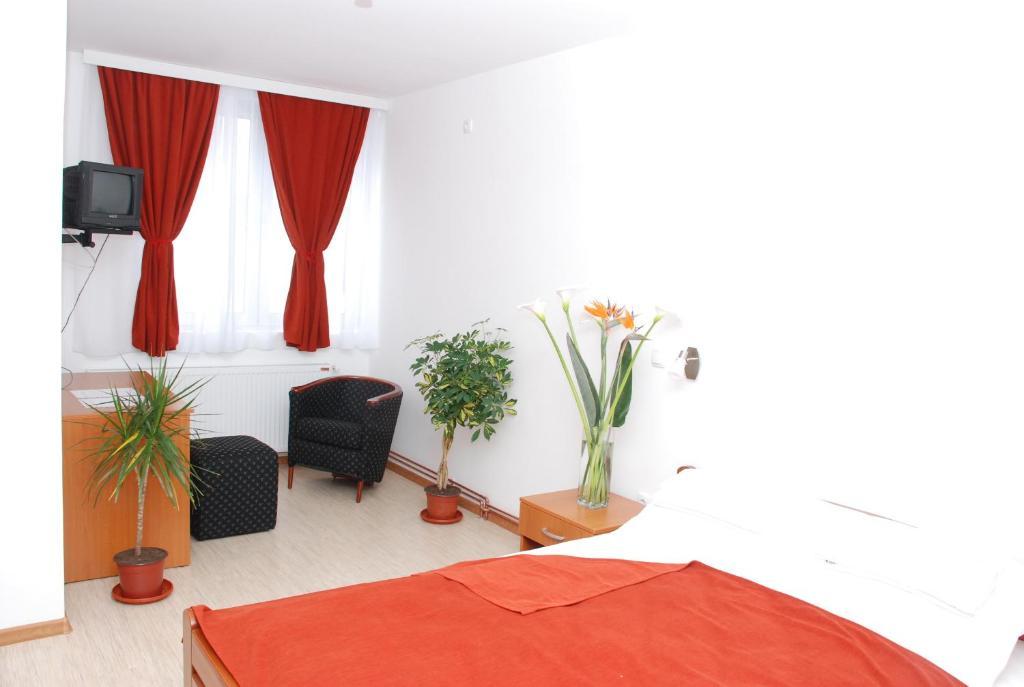 M Garni Hotel Vranje Room photo